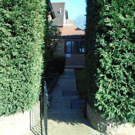 埃奇韦尔住宿加早餐旅馆 巴尔内特 外观 照片